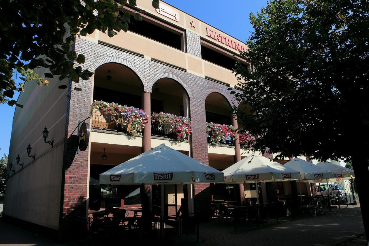 Katrina Aparthotel Ostrzeszow Exterior photo